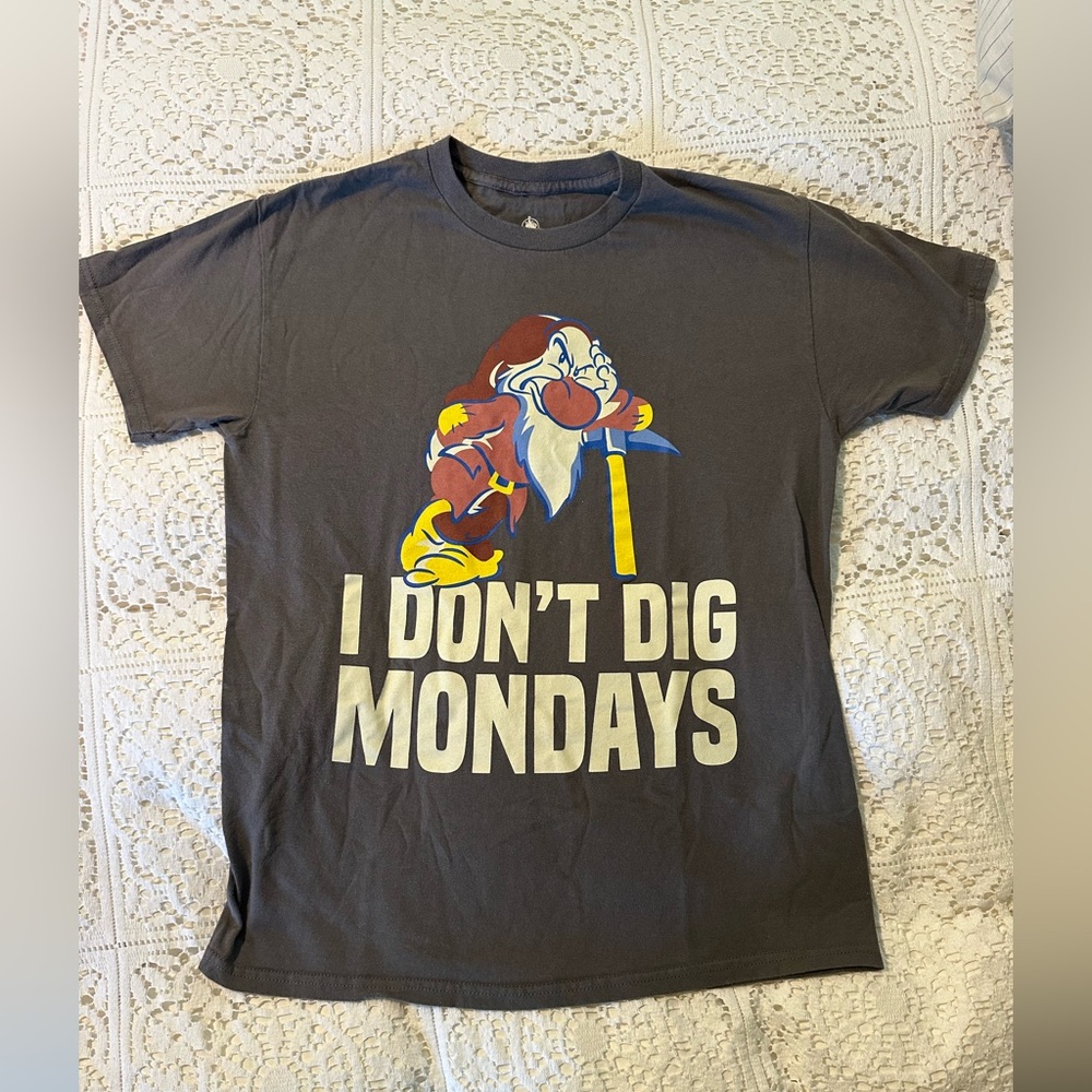 NWOT Disney Graphic 'I Don't Dig Mondays' Unisex Dark Gray Tee Medium